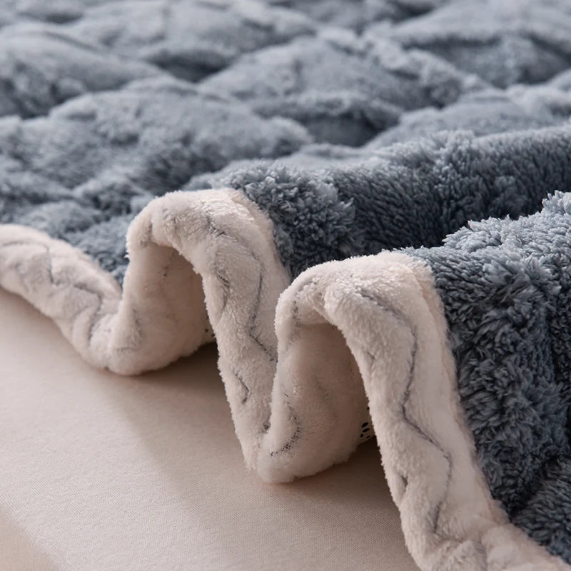 Winter Topper Mattress Quilted Bed Mattresses Soft Velvet Bedspread Home Bed Mat Cover Warm Topper Cover 매트리스 바닥용(No Pillowcase)