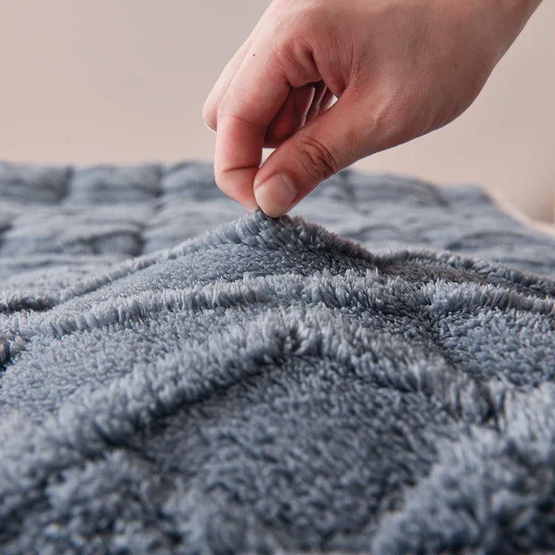 Winter Topper Mattress Quilted Bed Mattresses Soft Velvet Bedspread Home Bed Mat Cover Warm Topper Cover 매트리스 바닥용(No Pillowcase)