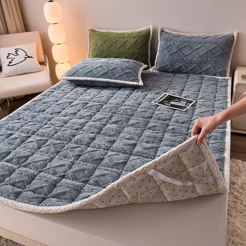 Winter Topper Mattress Quilted Bed Mattresses Soft Velvet Bedspread Home Bed Mat Cover Warm Topper Cover 매트리스 바닥용(No Pillowcase)
